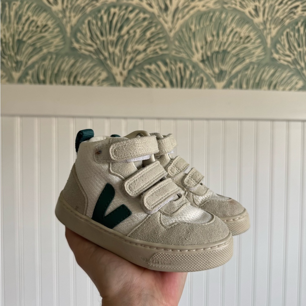 Veja Boys Green and White Mesh Velcro Mid Too Sneakers in Boys 8.5